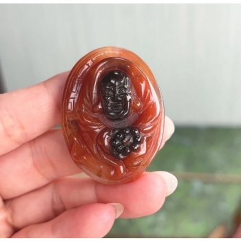 俏色巧雕羅漢（U70）
